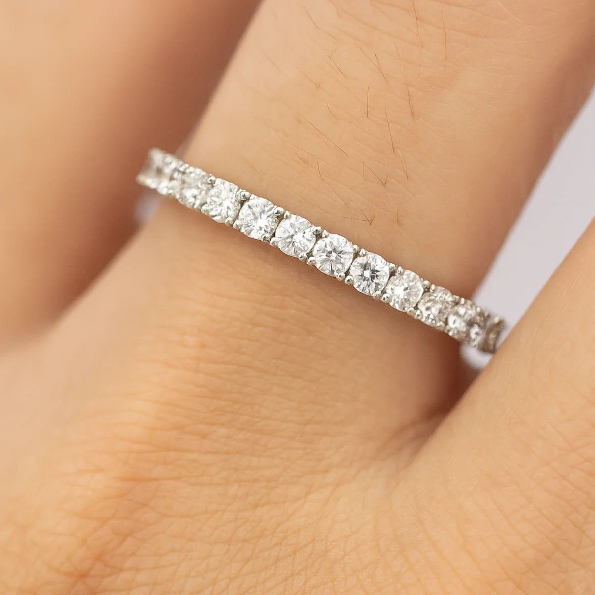 Silber Damenring mit voll Moissanite