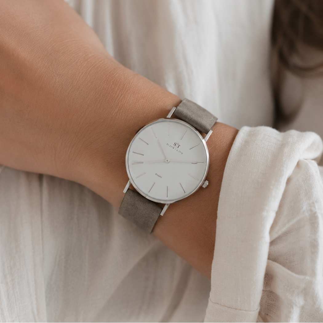 Dünne Damenuhr mit weichem Armband Grau